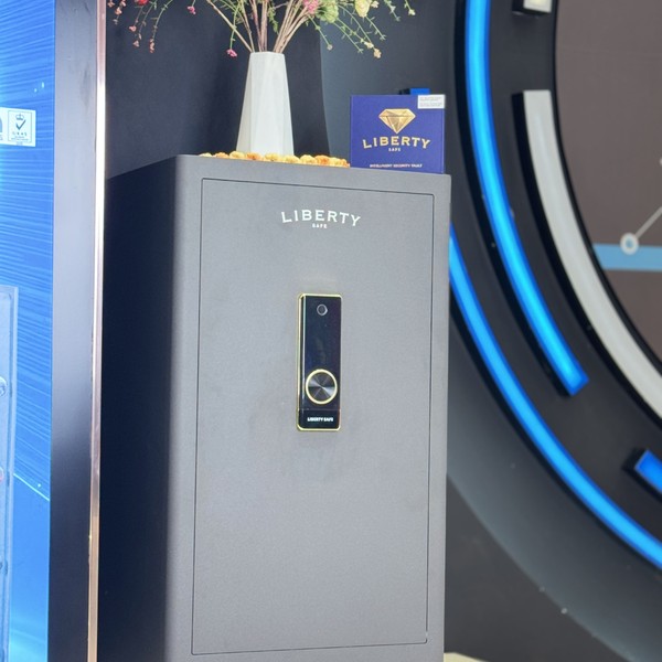 Két sắt đồng hồ Liberty LB1000 Pro 6 Watch Winder mặt bên