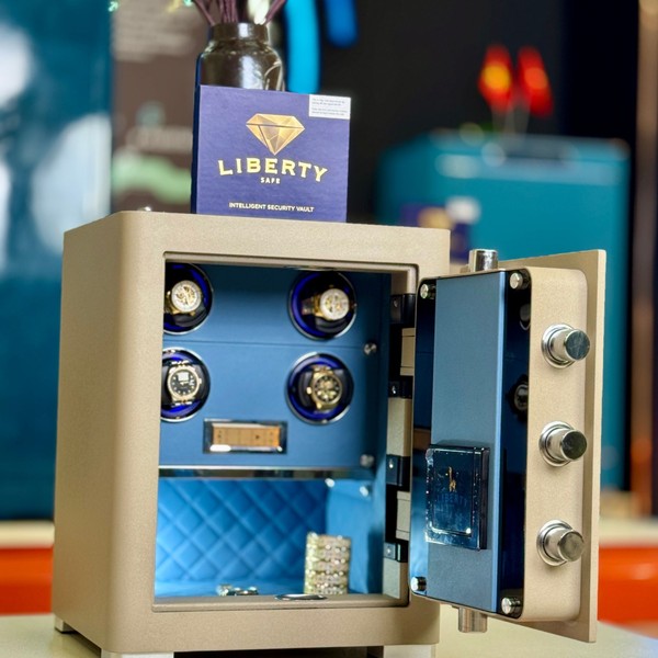 Két sắt đồng hồ Liberty LB50 Pro 4 Watch Winder bên trong