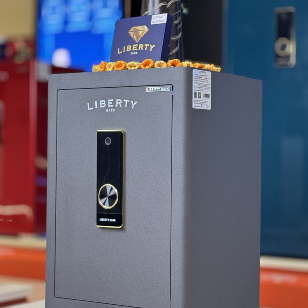 Két sắt đồng hồ Liberty LB68 Pro 2 Watch Winder mặt bên