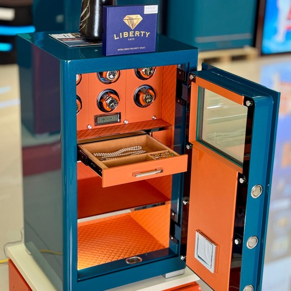 Két sắt đồng hồ Liberty LB88 Pro 6 Watch Winder AK bên trong