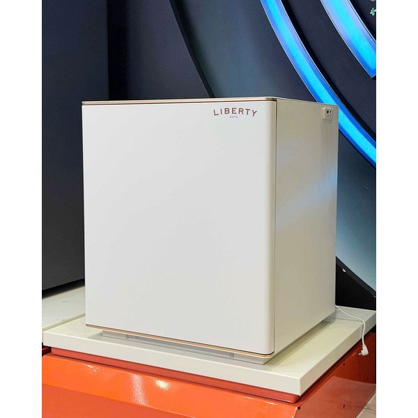 Két sắt vân tay Liberty LBX300 tích hợp sạc không dây bên trong