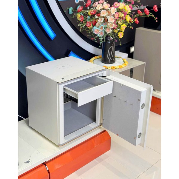 Két sắt vân tay Liberty LBX300 tích hợp sạc không dây khóa két